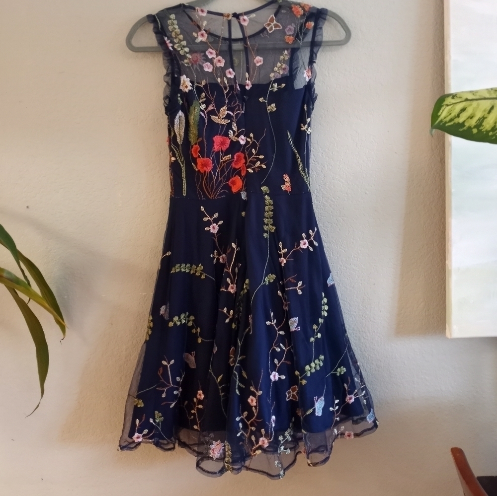 Morgan & Co Embroidered Floral Sheer Mesh Overlay Illusion Neckline Fairy Dress - Picture 6 of 8